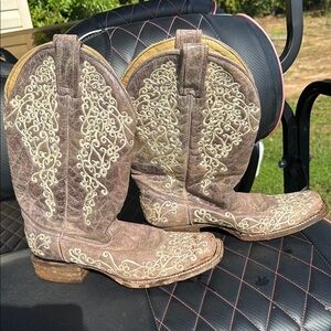 Corral Brown Boots with Cream Embroidery